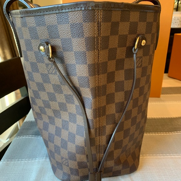**SOLD** Louis Vuitton Neverfull MM. - Picture 2 of 5